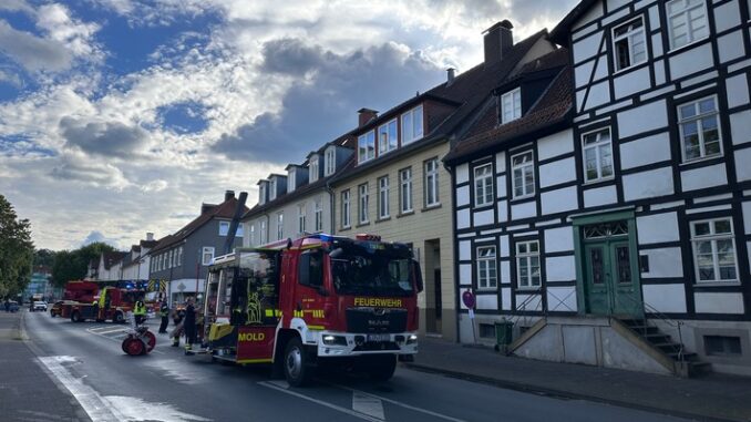 FW-DT: Feuer MiG - Eine Person leicht verletzt