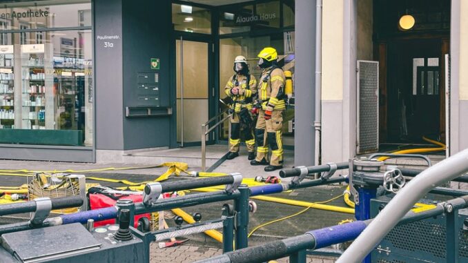 FW-DT: Feuer MiG - Kellerbrand mit Menschenleben in Gefahr