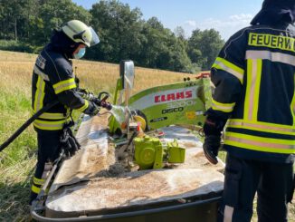 FW-DT: Feuer an landwirtschaftlicher Maschine