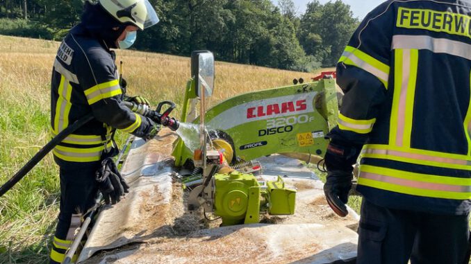 FW-DT: Feuer an landwirtschaftlicher Maschine