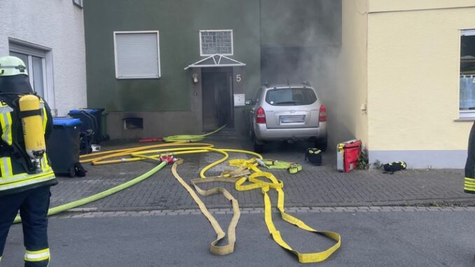 FW-DT: Kellerbrand - 17 Personen betroffen