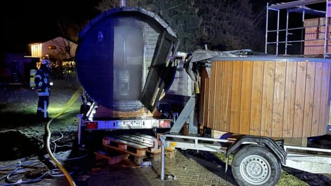 FW-DT: Mobile Sauna brennt im Ortsteil Bentrup-Loßbruch