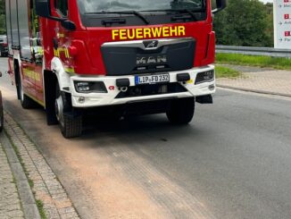 FW-DT: Ölspur ruft Feuerwehr auf den Plan