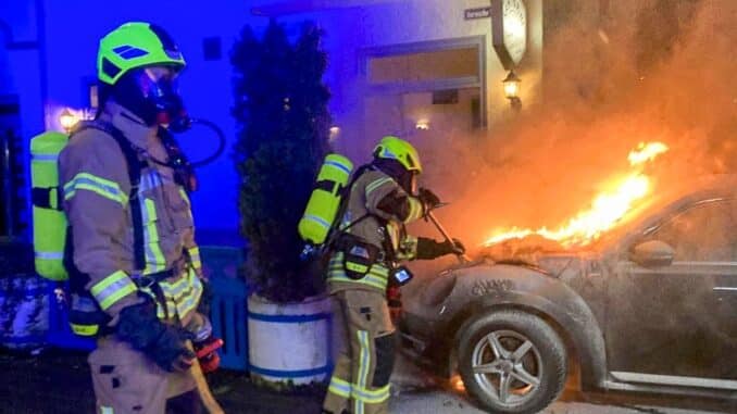 FW-DT: PKW-Brand an der Hornschen Straße