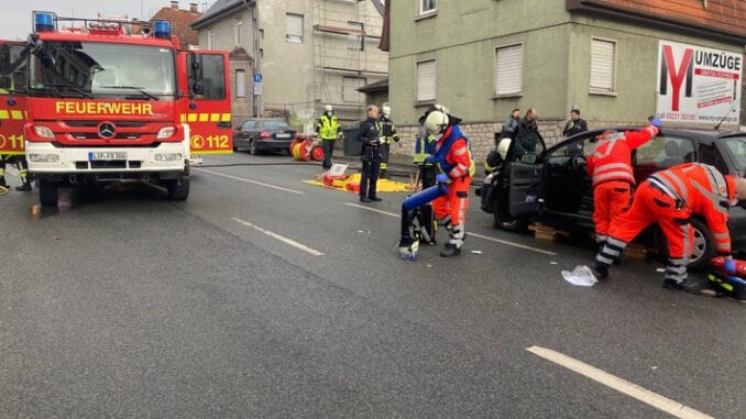 FW-DT: Verkehrsunfall auf der Lemgoer Straße - eine Person verletzt