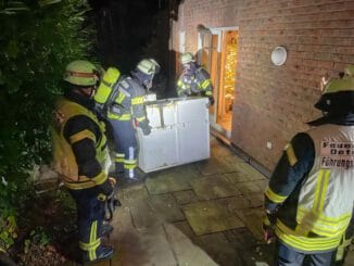 FW-DT: Wohnungsbrand Menschenleben in Gefahr