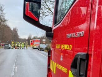 FW-DT: Zwei Einsätze für die Feuerwehr Detmold: Verkehrsunfall und lange Ölspur