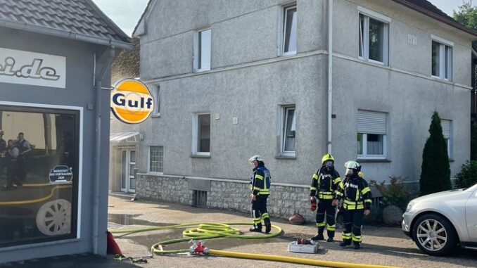 FW-DT: Zwei Einsätze in den Morgenstunden - Auslösung Brandmeldeanlage &amp; Brand in Elektrounterverteilung - Feuerwehr Detmold im Einsatz