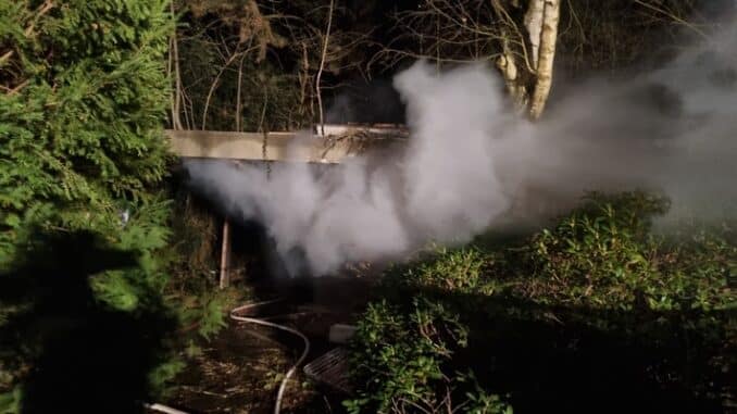 FW Datteln: Ausgedehnter Kellerbrand erforderte Stadtalam am Sonntagabend