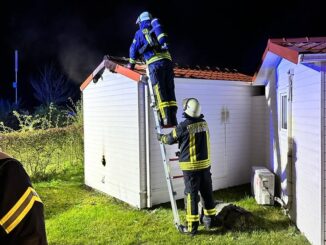 FW Datteln: Brennende Sauna alarmiert um 19:38 Uhr die Feuerwehr