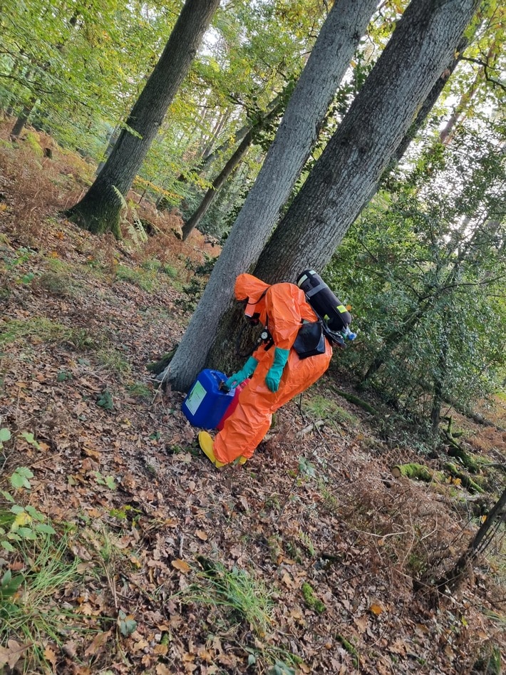 FW Datteln: Fässer mit unbekanntem Inhalt in der Haard