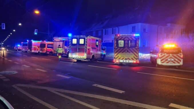 FW Datteln: Feuer mit Menschenleben in Gefahr