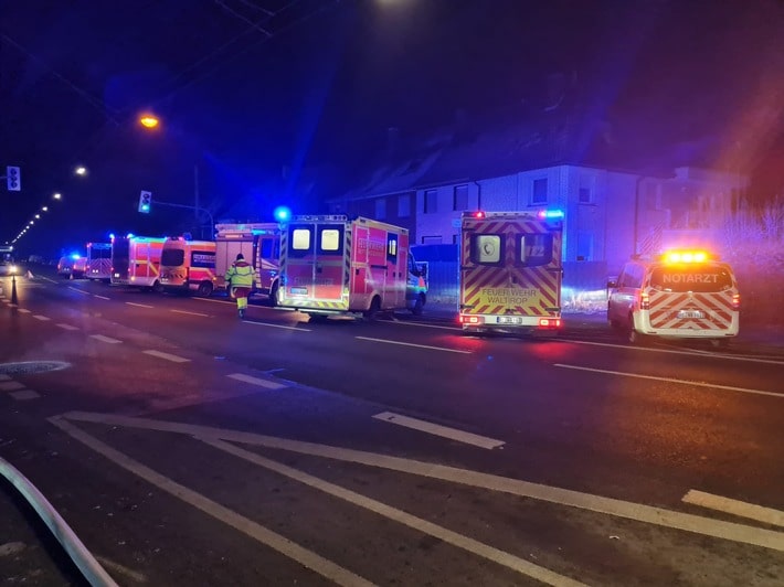 FW Datteln: Feuer mit Menschenleben in Gefahr