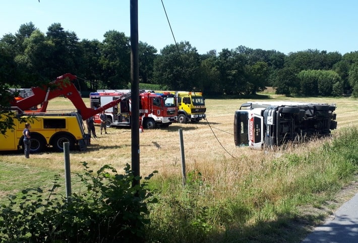 FW Datteln: Müllwagen kippt auf die Seite, 2 Verletzte Folgeeinsätze sorgen für einsatzreichen Nachmittag der Dattelner Wehr