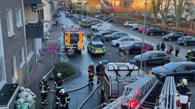 FW Dinslaken: Brand am Rutenwallweg