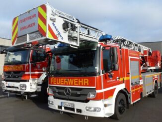 FW Dinslaken: Feuer in Mehrfamilienhaus