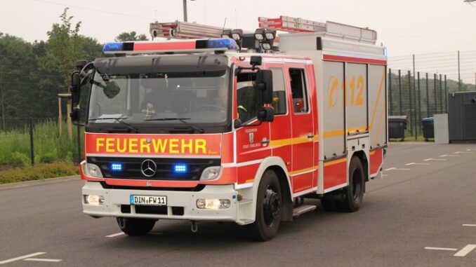 FW Dinslaken: Gemeldeter Dachstuhlbrand im Krankenhaus.