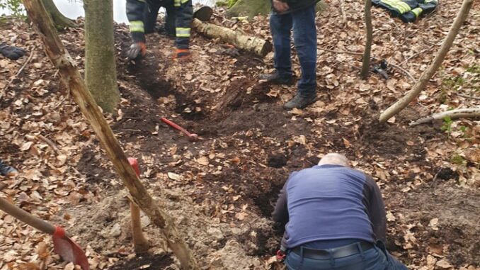 FW Dinslaken: Hund aus Notlage befreit