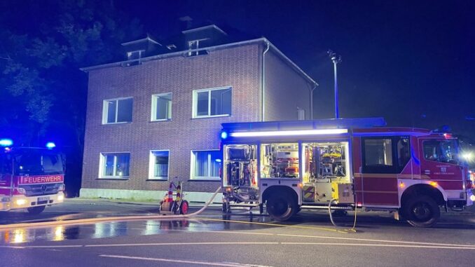 FW Dinslaken: Paralleleinsätze in der Nacht für die Feuerwehr