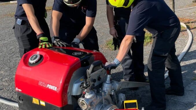 FW Dinslaken: Pumpen-Maschinistenlehrgang bei der Feuerwehr Dinslaken erfolgreich beendet.