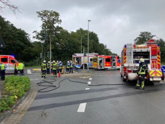FW Dinslaken: Schwerer Verkehrsunfall in Dinslaken auf der Oberhausener Straße