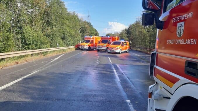 FW Dinslaken: Verkehrsunfall auf der Brinkstraße