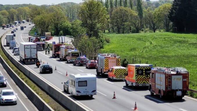 FW Dinslaken: Vorläufige Pressemitteilung Einsatz BAB3