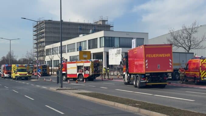 FW Dresden: Automatische Brandmeldeanlage alarmiert Feuerwehr: Brand am Fraunhofer-Institut für Photonische Mikrosysteme