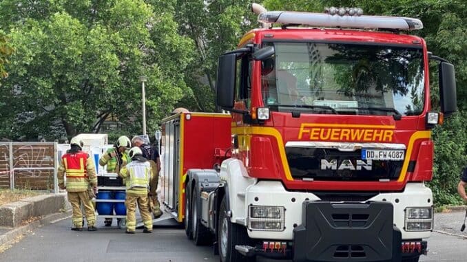 FW Dresden: Beißender Geruch in Wohnhochhaus