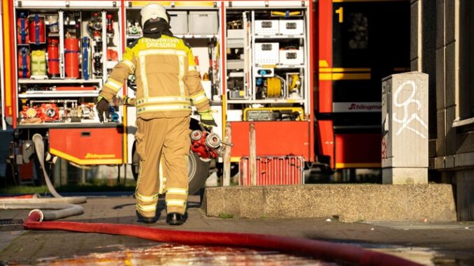FW Dresden: Brand & Verkehrsunfall