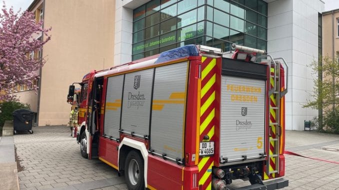 FW Dresden: Brand auf einer Schultoilette