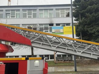 FW Dresden: Brand auf einer Schultoilette in der 16. Grundschule