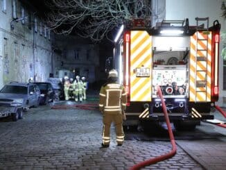 FW Dresden: Brand eines PKW