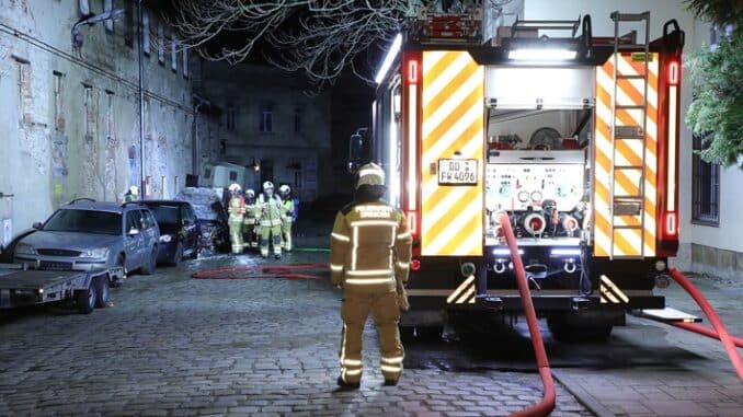 FW Dresden: Brand eines PKW