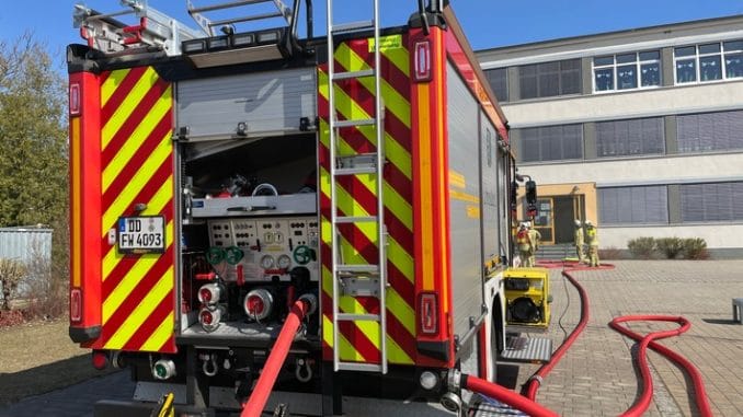 FW Dresden: Brand in der 93. Grundschule