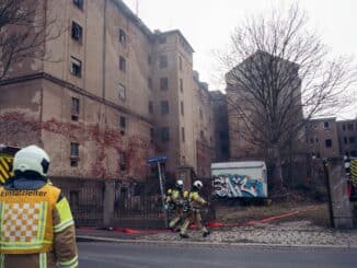 FW Dresden: Brand in ehemaliger Mälzerei in Niedersedlitz - Ausbreitung erfolgreich verhindert