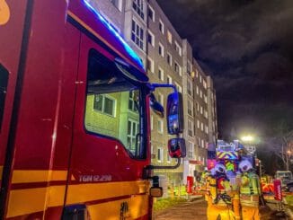 FW Dresden: Brand in einem Plattenbau