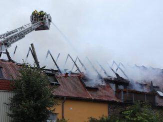 FW Dresden: Dachstuhlbrand