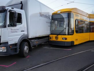 FW Dresden: Doppeleinsatz für die Wache Albertstadt: Verkehrsunfälle mit Verletzten sorgen für Verkehrsbehinderungen