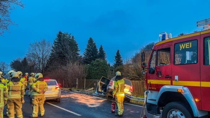 FW Dresden: Drei verletzte Personen nach Verkehrsunfall