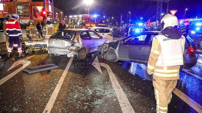 FW Dresden: Informationen zum Einsatzgeschehen der Feuerwehr Dresden vom 22. - 23. Februar 2022