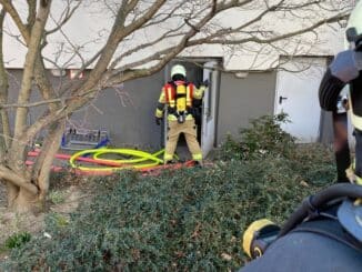 FW Dresden: Kellerbrand in einem Wohnhochhaus