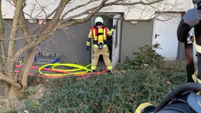 FW Dresden: Kellerbrand in einem Wohnhochhaus