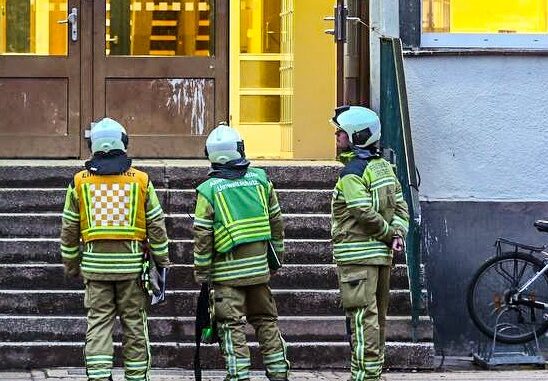 FW Dresden: Kellerbrand in einer Schule geht glimpflich aus