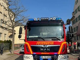 FW Dresden: Rauchwarnmelder alarmiert die Nachbarn - Wohnungsbrand