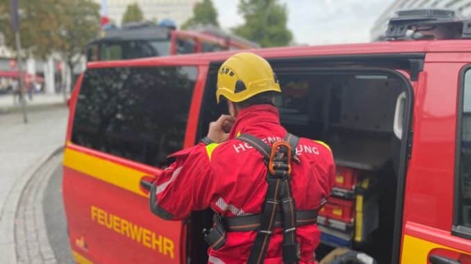 FW Dresden: Rettung einer Person aus exponierter Lage