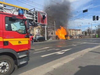 FW Dresden: Update: Gasleitung gerät in Brand - Explosionen und starke Hitze- und Rauchentwicklung