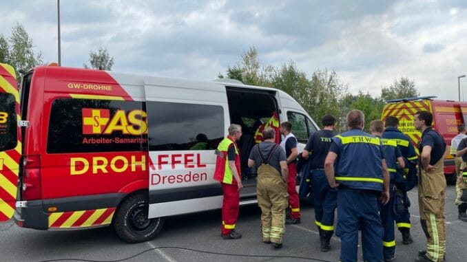 FW Dresden: Update zum Großbrand im Industriegelände