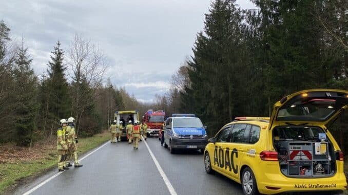 FW Dresden: Verkehrsunfall und Wohnungsbrand mit Verletzten
