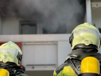 FW Dresden: Wohnungsbrand - Rauchwarnmelder alarmiert die Nachbarn